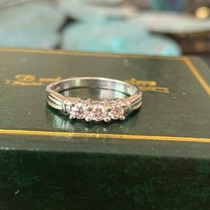 14 karat white gold diamond ring
